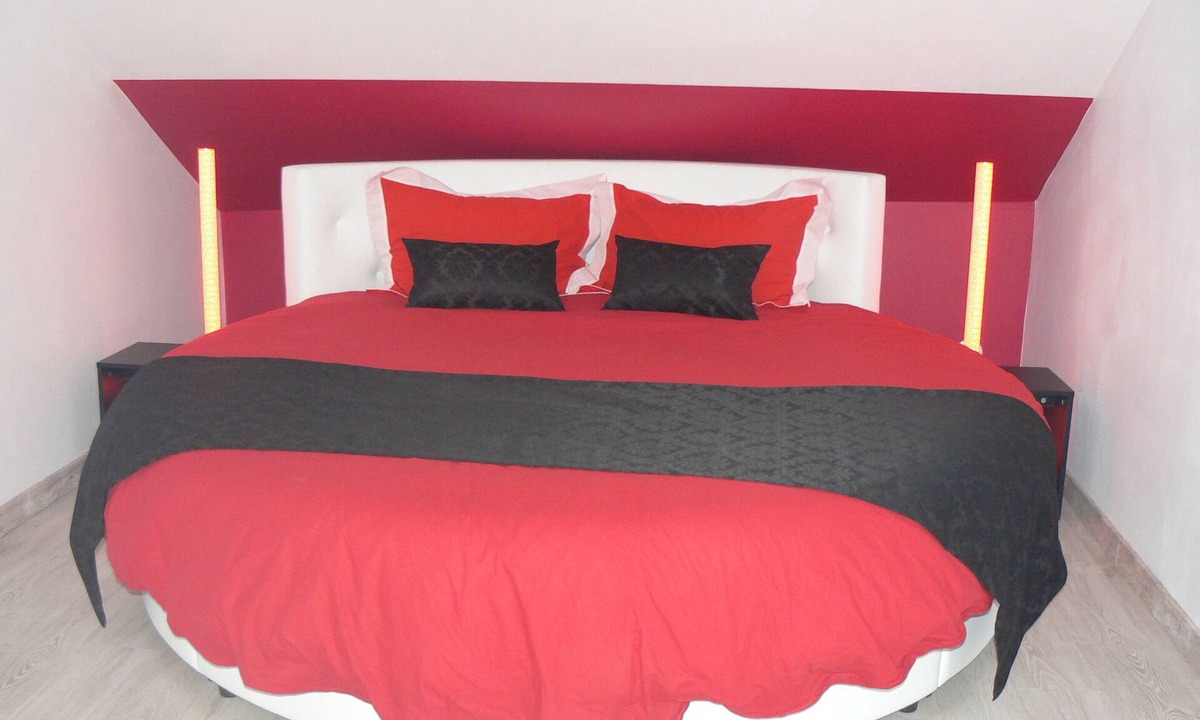 Saint-Laurent-la-Roche Bed & Breakfast | Venetian room