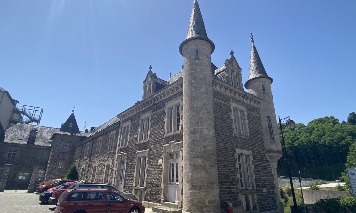 Uzerche Apartment | Venez Dormir Dans Lancien Hospice Duzerche