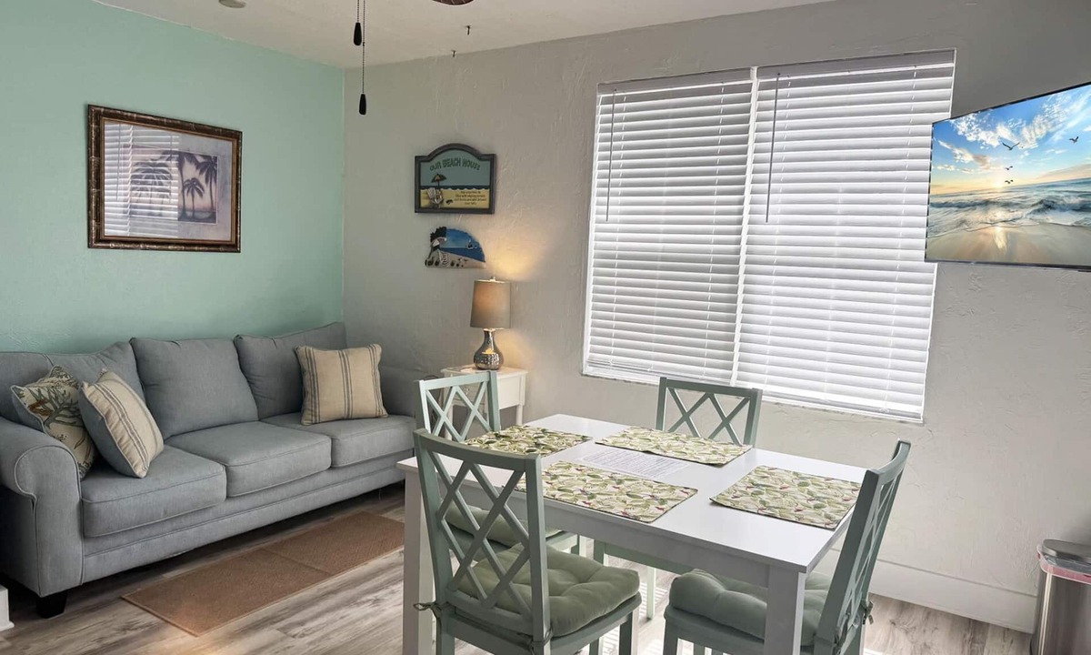Golden Beach Apartment | Venice Villas 1BR – Beachside Pool Escape