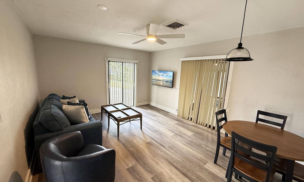 Golden Beach Apartment | Venice Villas 1BR – Sleeps 4 Regina