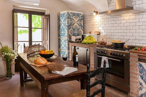 Ventallo Apartment | VentallóLEscala. WiFi. Rooftop w stunning views