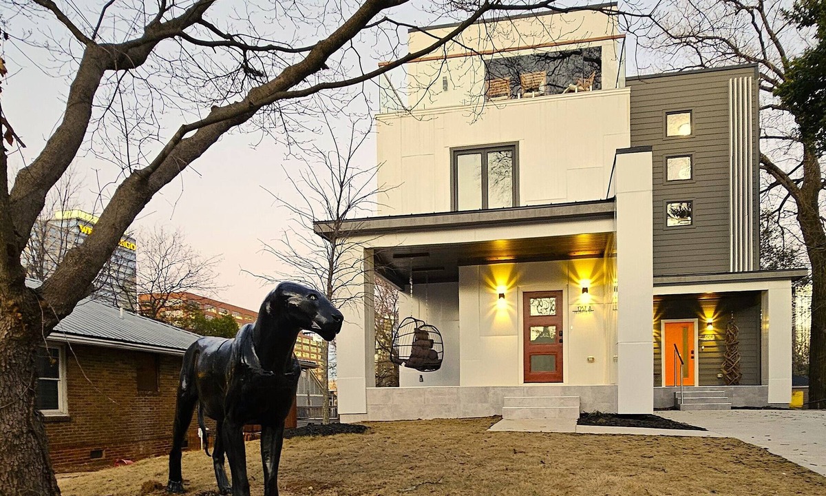 Home Park House | Veranda with skyline views