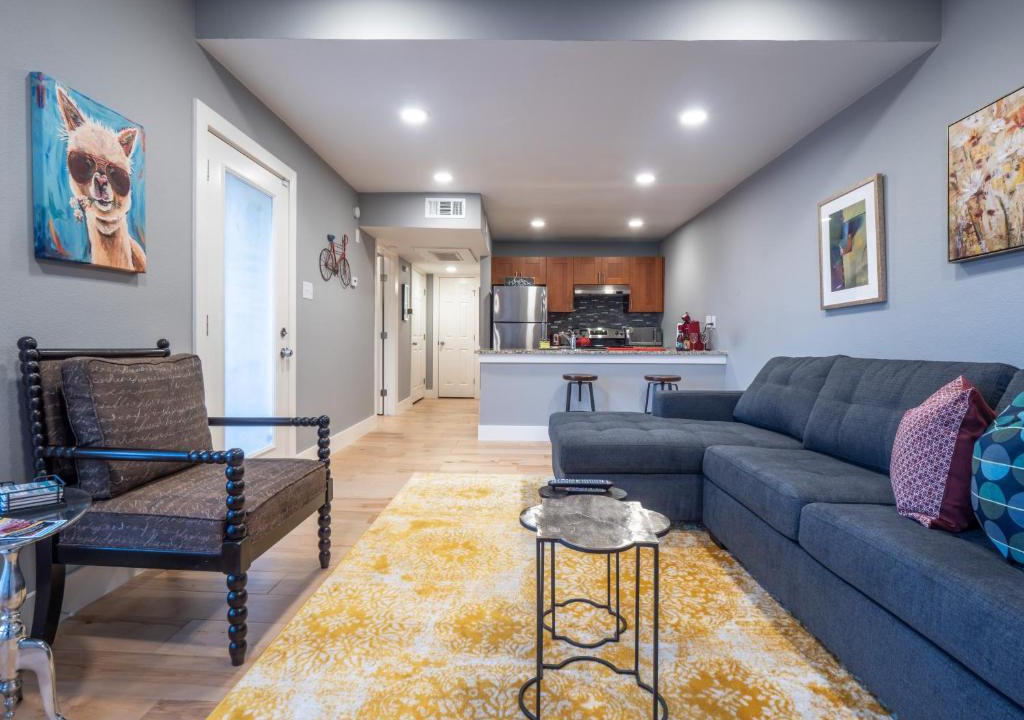 North Loop Apartment | Verandas at Uptown