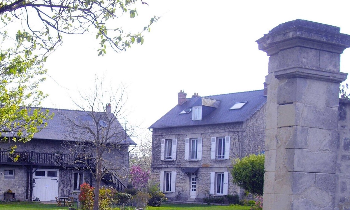 Chivres-Val House | Verdonne field.