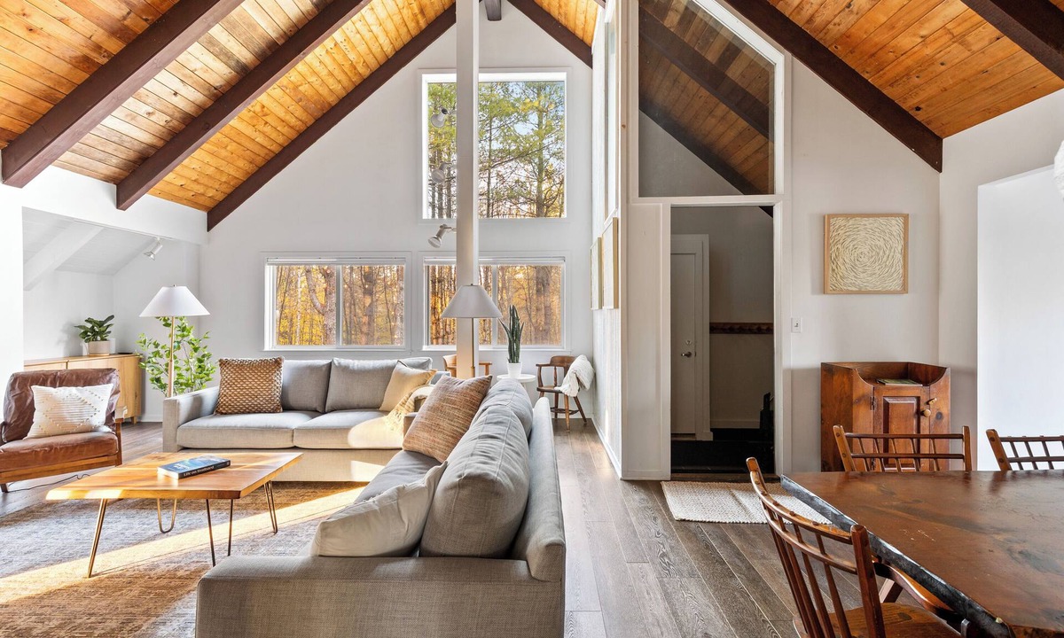 Jamaica Ski Chalet | Vermont A-Frame | Hot Tub, Sauna, Fire Pit | Sleeps 10 Near Stratton
