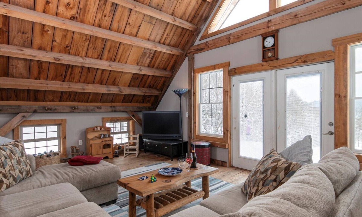 Brookfield House | Vermont Retreat: 3BR with Mountain Views & Trails