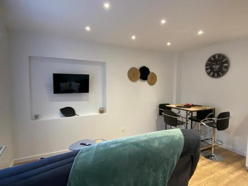 Vernon Apartment | Vernon, Le Donalice