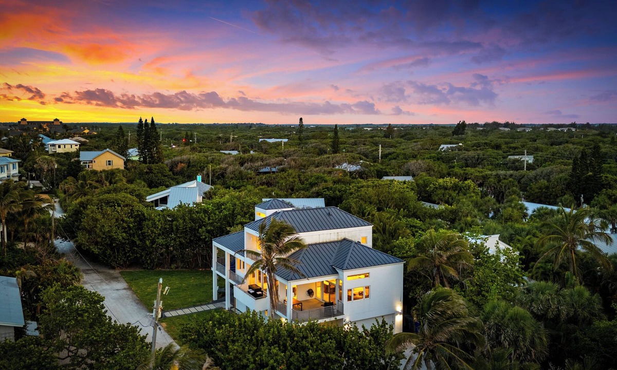 Summerplace House | Vero Beach/Beach Access, Ocean Views & Fire Pit
