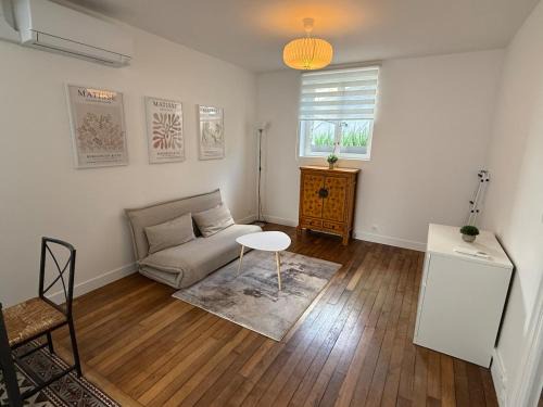 Le Chesnay Apartment | Versailles, 4-person ground-floor apartment