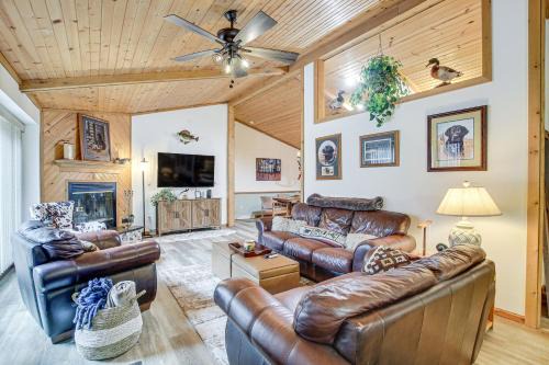 Friendship House | Versatile Castle Rock Lake Home with Fire Pit!