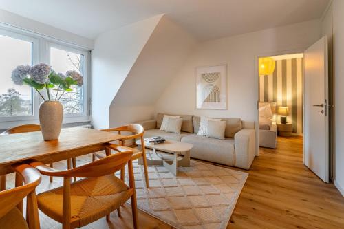 District 6 Apartment | Vertical Suite Modern 3 Bedroom Apartment near Central Station