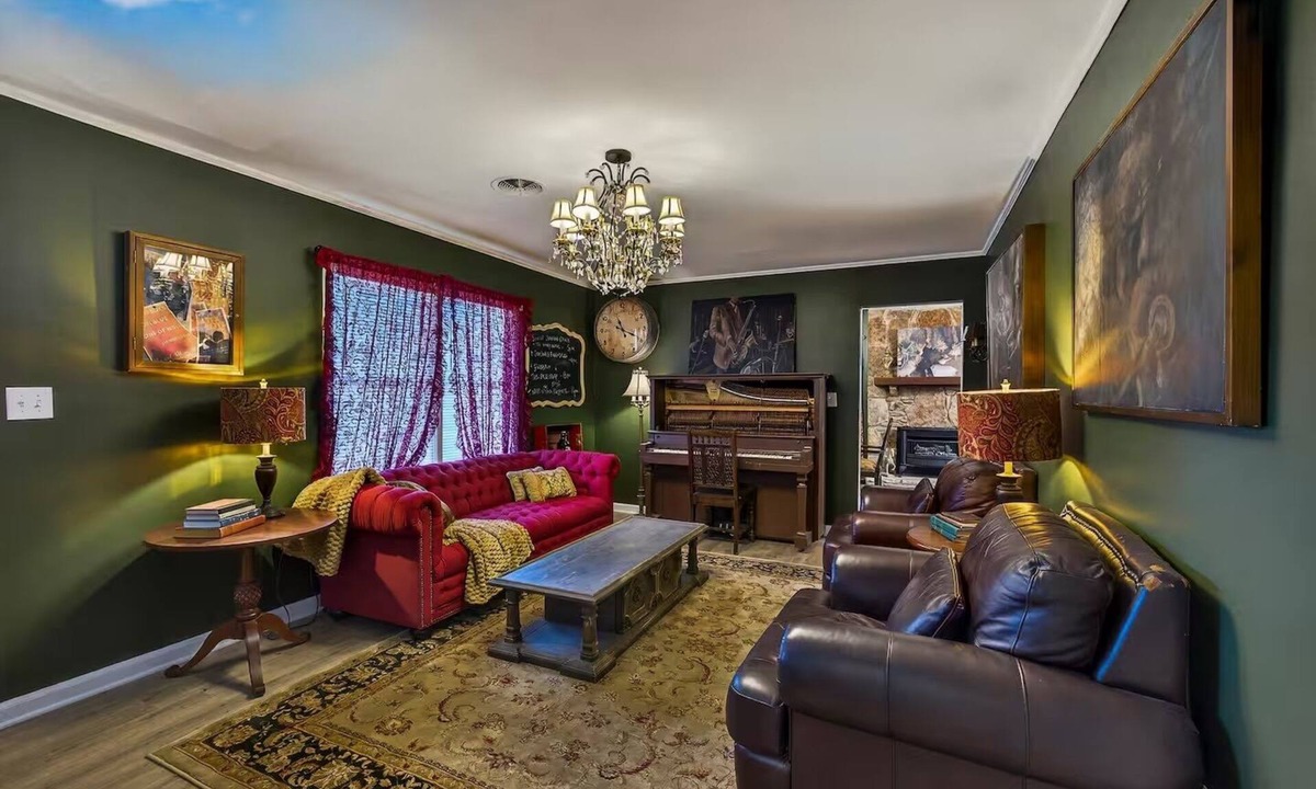 Covington House | Vervain Villa, Stay With Vampire Diaries Props