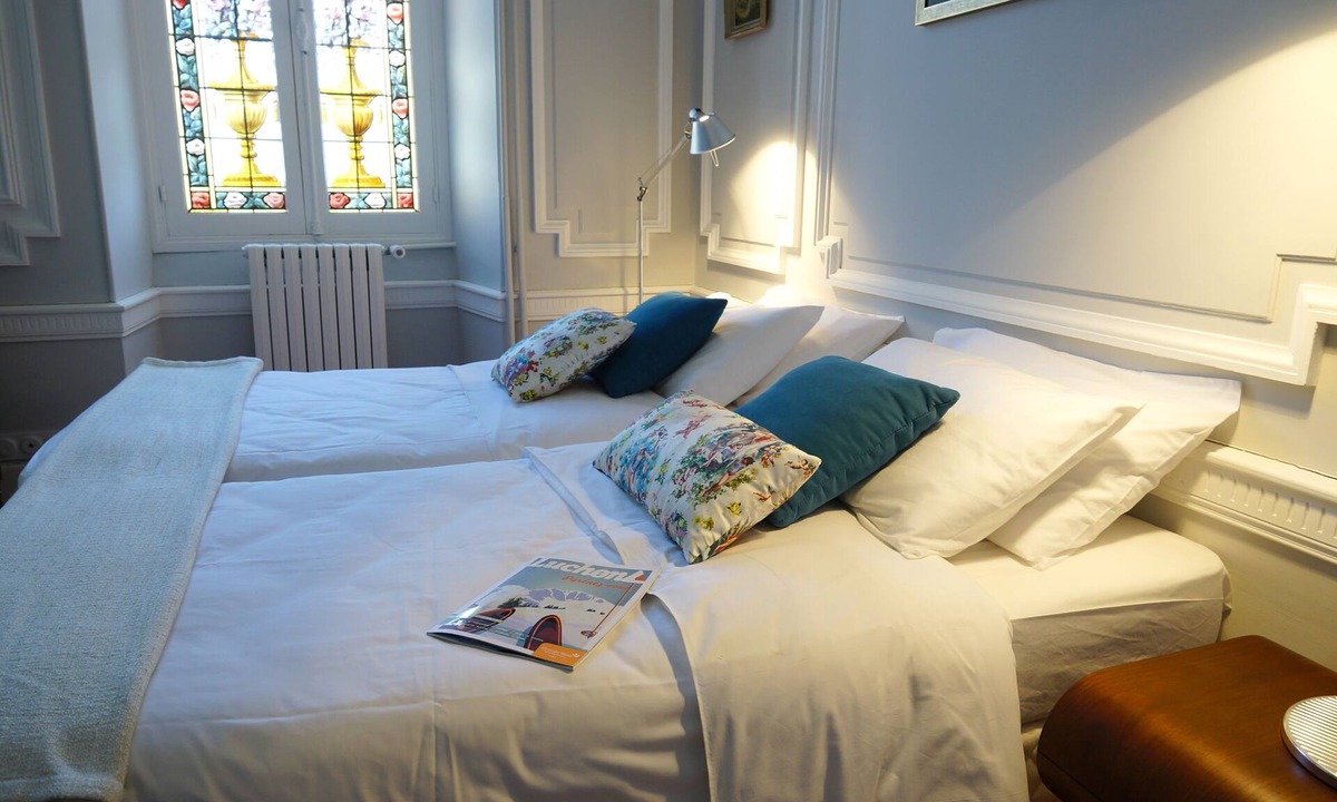 Bagneres-de-Luchon Apartment | Very beautiful T2 42m² /1 bdrm /4 pers /INDOOR HEATED POOL