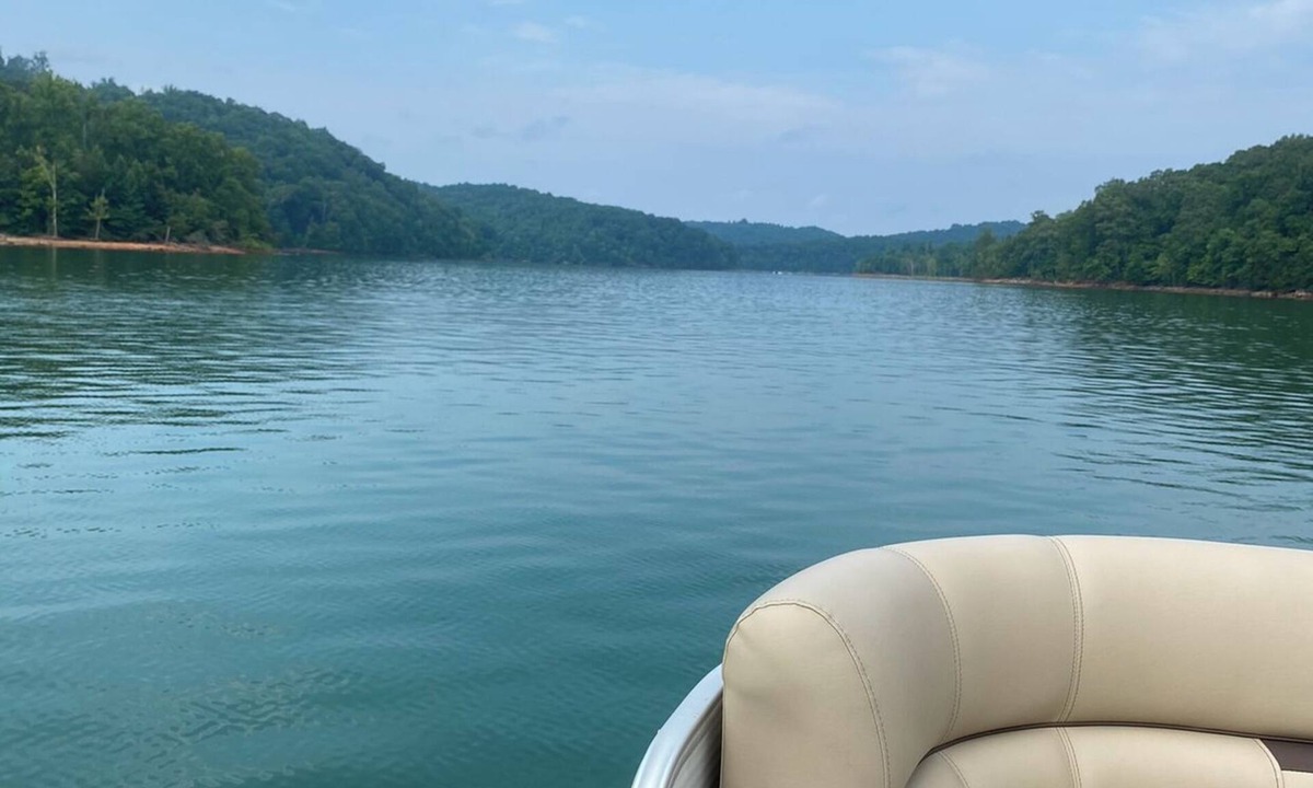 Speedwell House | Very beautiful mountain and lake scenery. Wild life all around