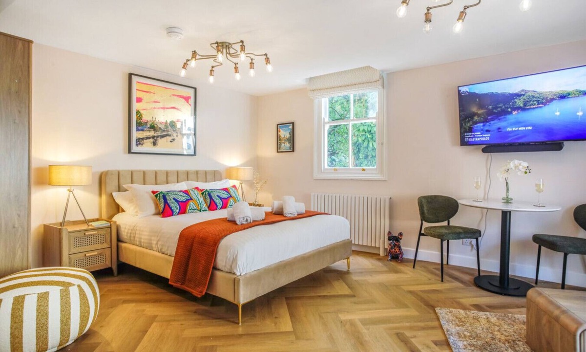 Cambridge Apartment | Very best location - Large Luxury Studio by river