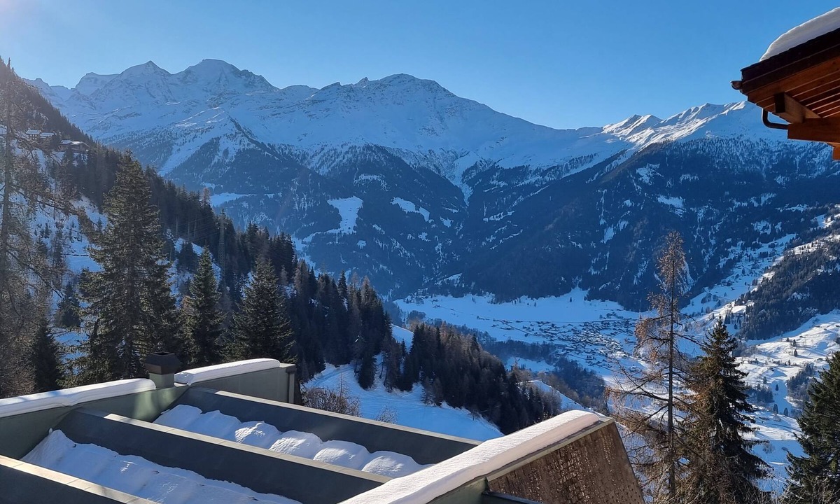 Verbier Condo | Very central 2 bedroom flat with kitchen, semi-private pool/gym/sauna, views
