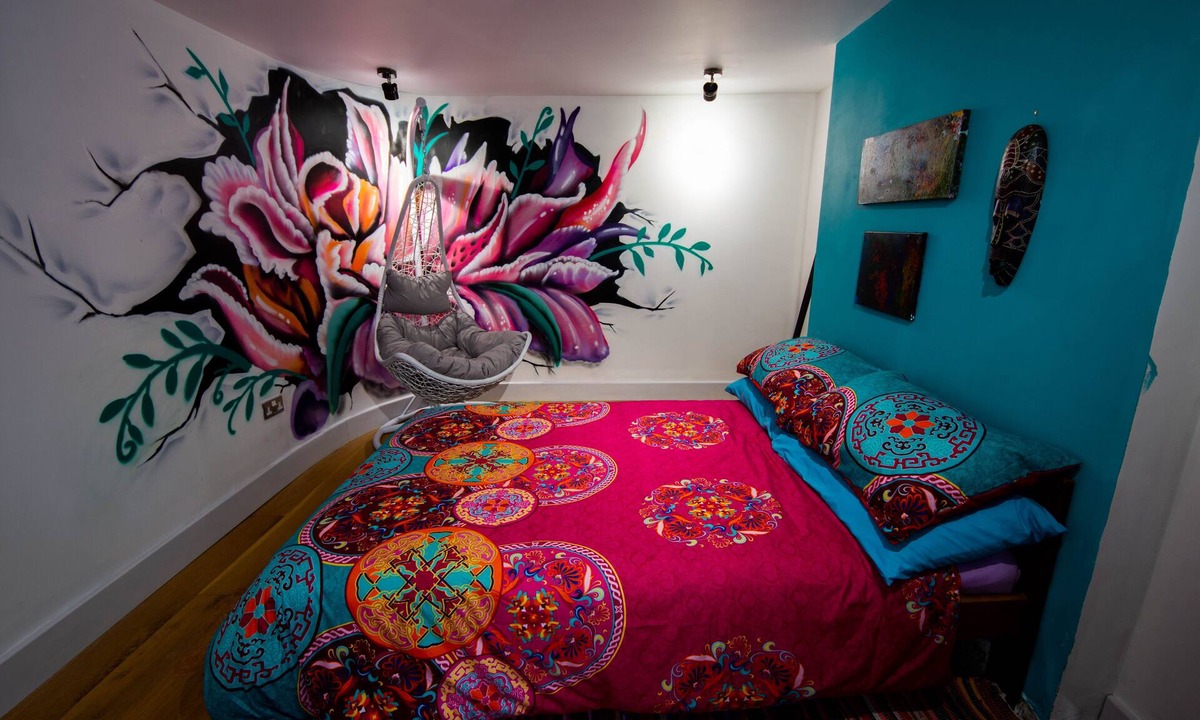 Kemptown House | Very Central Boutique-Style Home With Private Steam Room and Free parking !