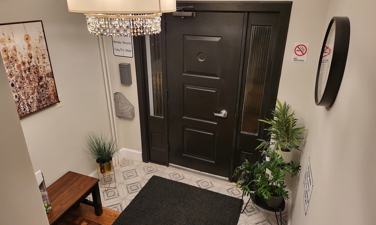 Jersey City House | Very Clean and Comfortable 3 Bedroom - Near Everything.