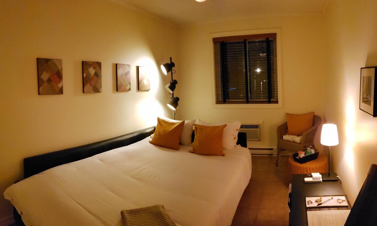 Ottawa Division Bed & Breakfast | Very clean and Zen