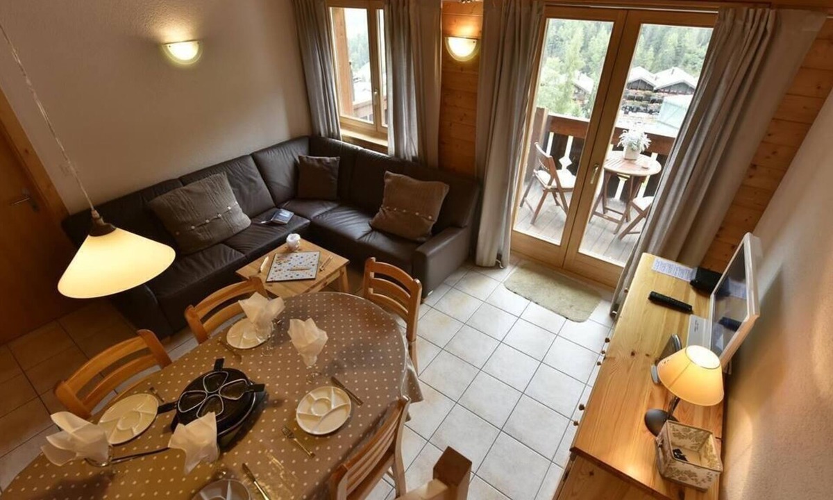 Grimentz Apartment | very comfortable 4-room apartment for 6-7 persons : small living room with TV - kitchen with dishwas