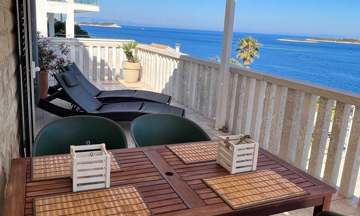 Milna Apartment | Very comfortable and well-kept apartment with 75m² living space