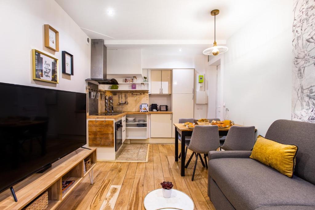 Saint-Thomas-d'Aquin Apartment | very cozy 2p Louvre-Orsay- saint-germain-des-pres
