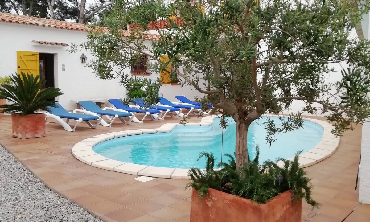 L'Escala Villa | Very Large House 150 meters from the beach and shops