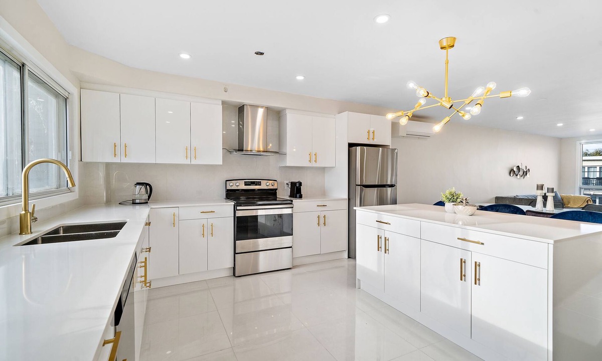 Cote-Saint-Luc Apartment | Very Large Modern 5 bedroom apartment