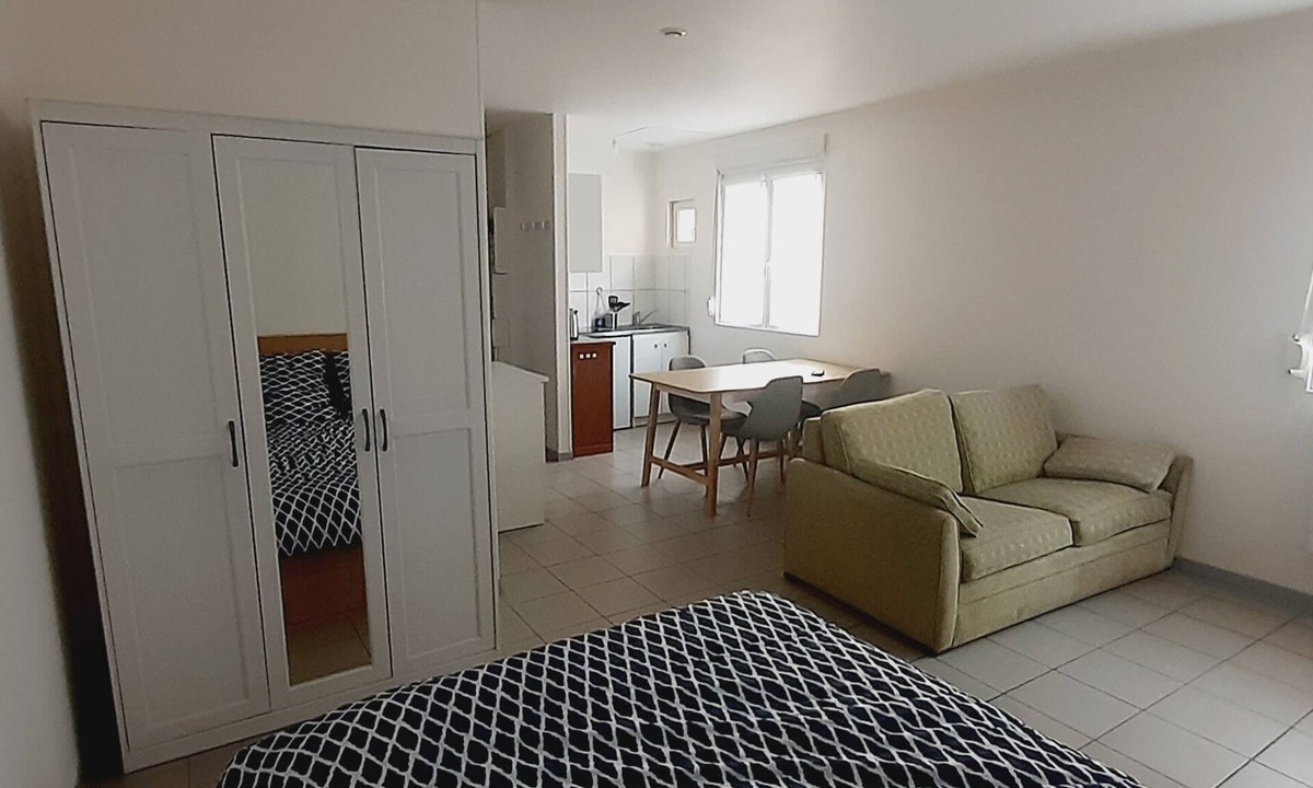 Denain Apartment | Very nice 35 m² studio on ground floor.wifi, Netflix.