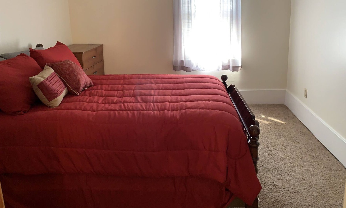 Tonkawa House | Very nice and cozy 3 Bedroom with full closets fully furnished