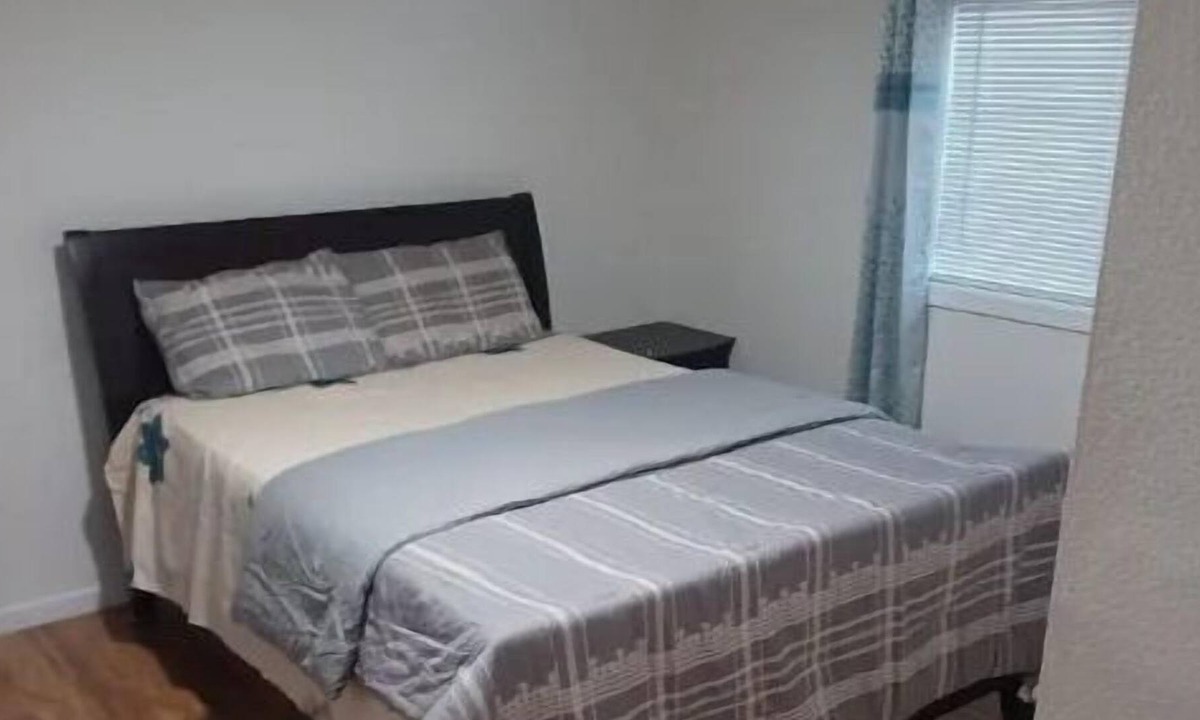 Lathrop House | Very nice and Private Charming.