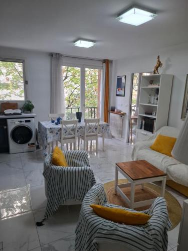 Quartier de la Maison-Blanche House | Very nice private Appartment 1 living room with sofa bed 1 bedroom 1 bathroom with toilet 1 Kitchen