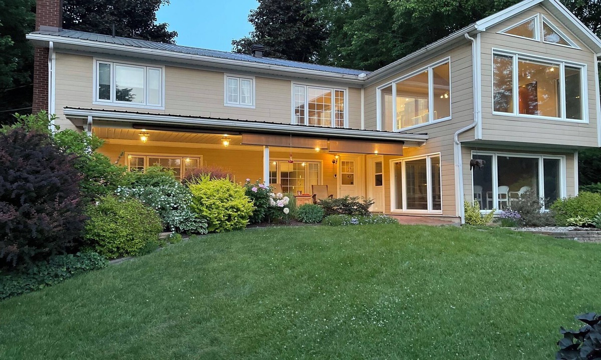 Noyan House | Very spacious and beautiful country house on the waterfront