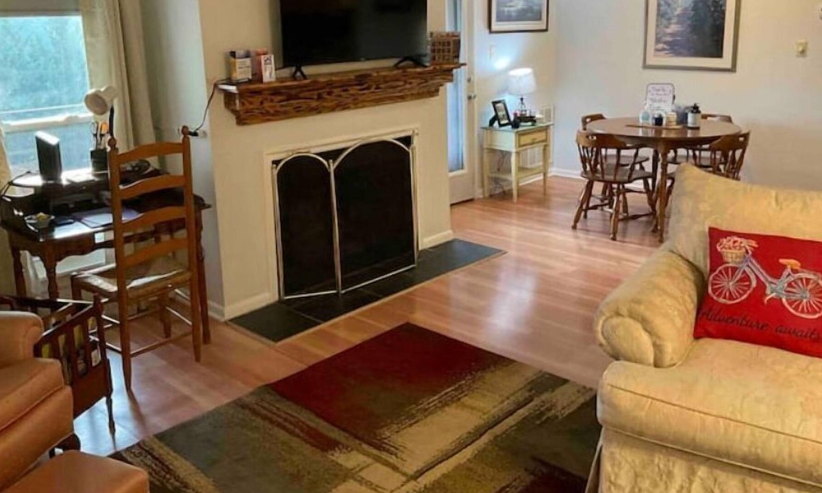 Cave Spring Condo | Very spacious and contemporary 2 bedroom condo with amazing Mountain Views