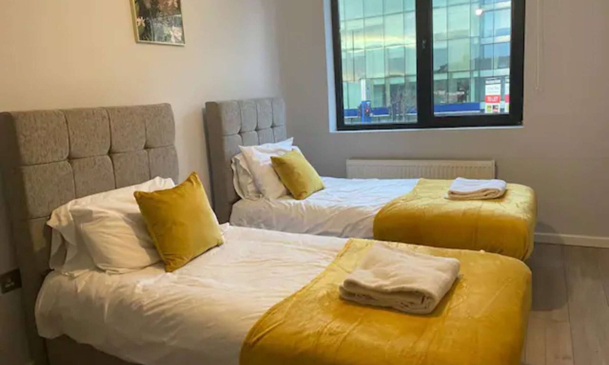 Cranford Apartment | Very spacious living room and utterly self contained.