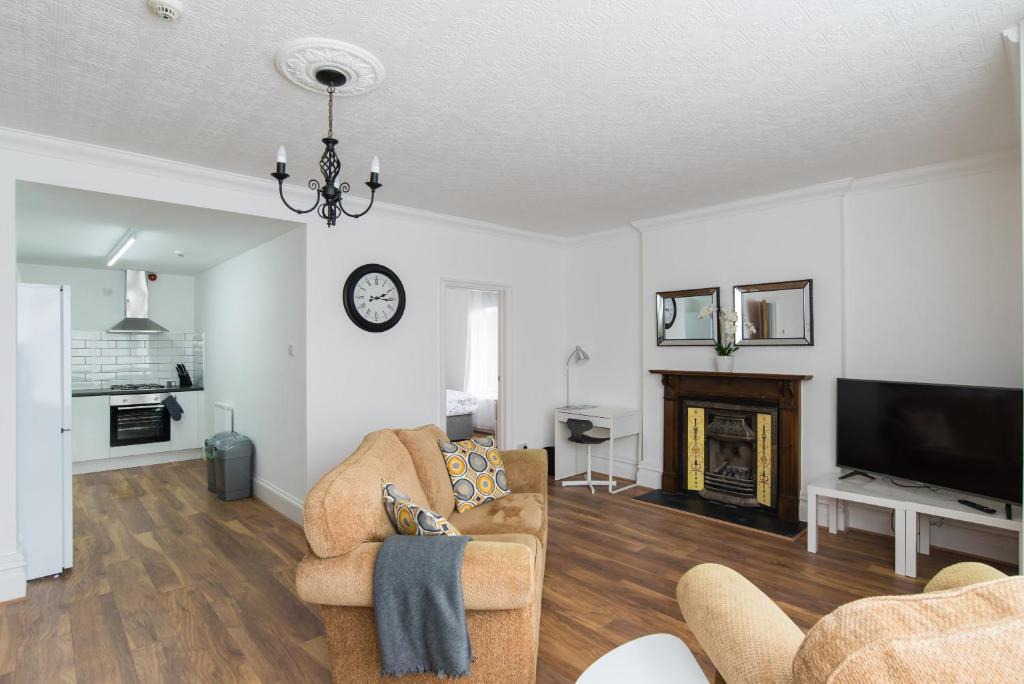 Penylan Apartment | Very Spacious Three Bedroom Apartment with Parking