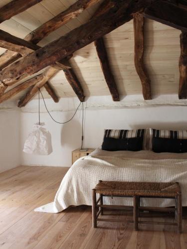 Saint-Antonin Noble Val House | VESTIGES, ancien corps de ferme rénové selon l'esprit wabi-sabi