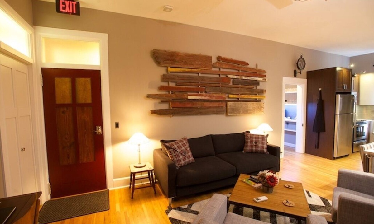 Lindsborg Apartment | Vetehuset-Plantera Loft with Private Elevator
