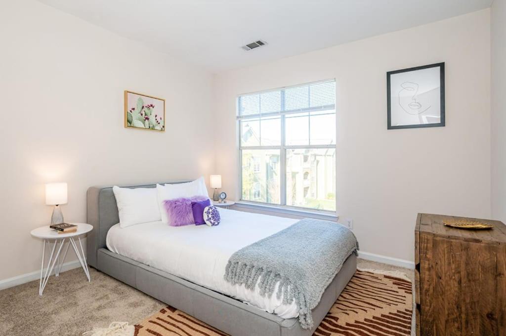 Durham Apartment | Viagem Durham Stylish 1BR With Balcony