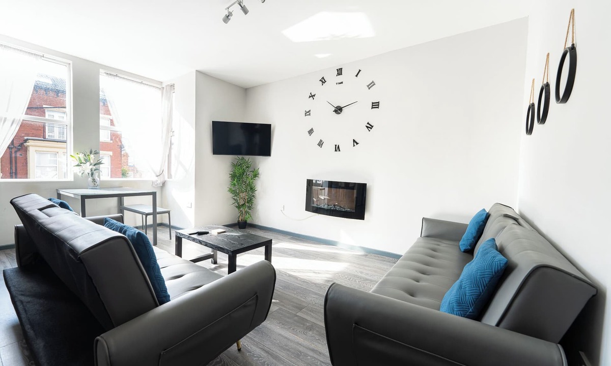 North Shore Apartment | Vibe Apartment 2 - Sleeps 8 - Central Blackpool