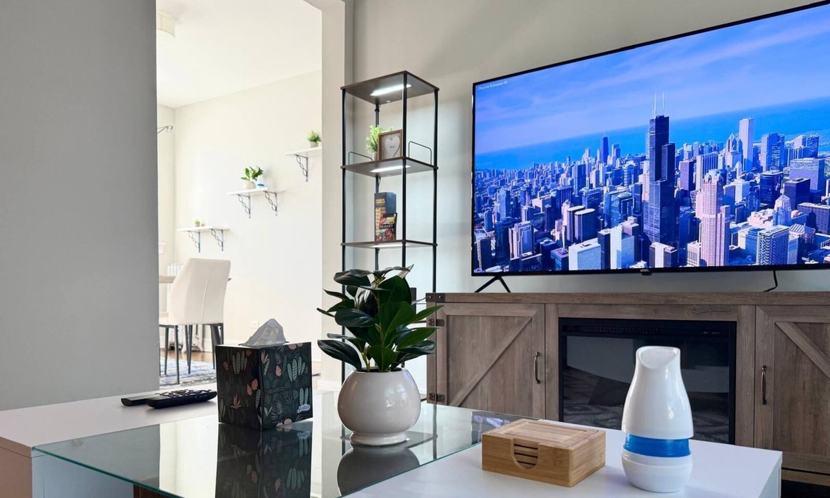 Kimball Apartment | Vibrant 1BR Apt, Explore Chicago's Hidden Gems!