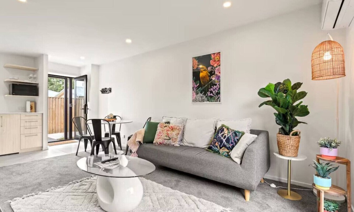 Henderson House | Vibrant 2 bed Henderson Abode