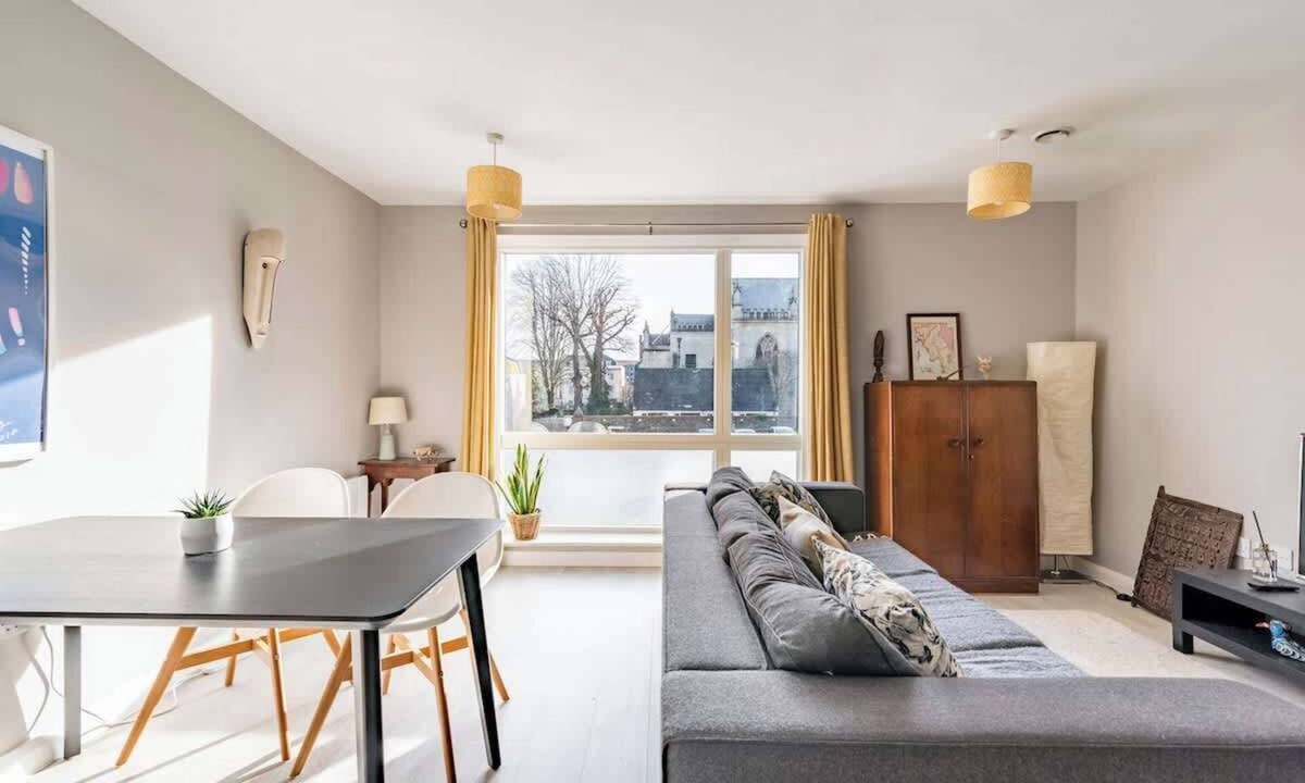 Saint Paul's Apartment | Vibrant, Bright & Stylish Flat - Central Bristol