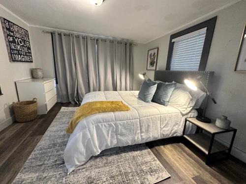 Brockton Apartment | Vibrant City Home 4BD 2BA