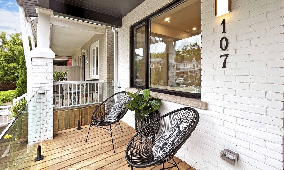 Woodbine Heights House | Vibrant Dunforth Haven!