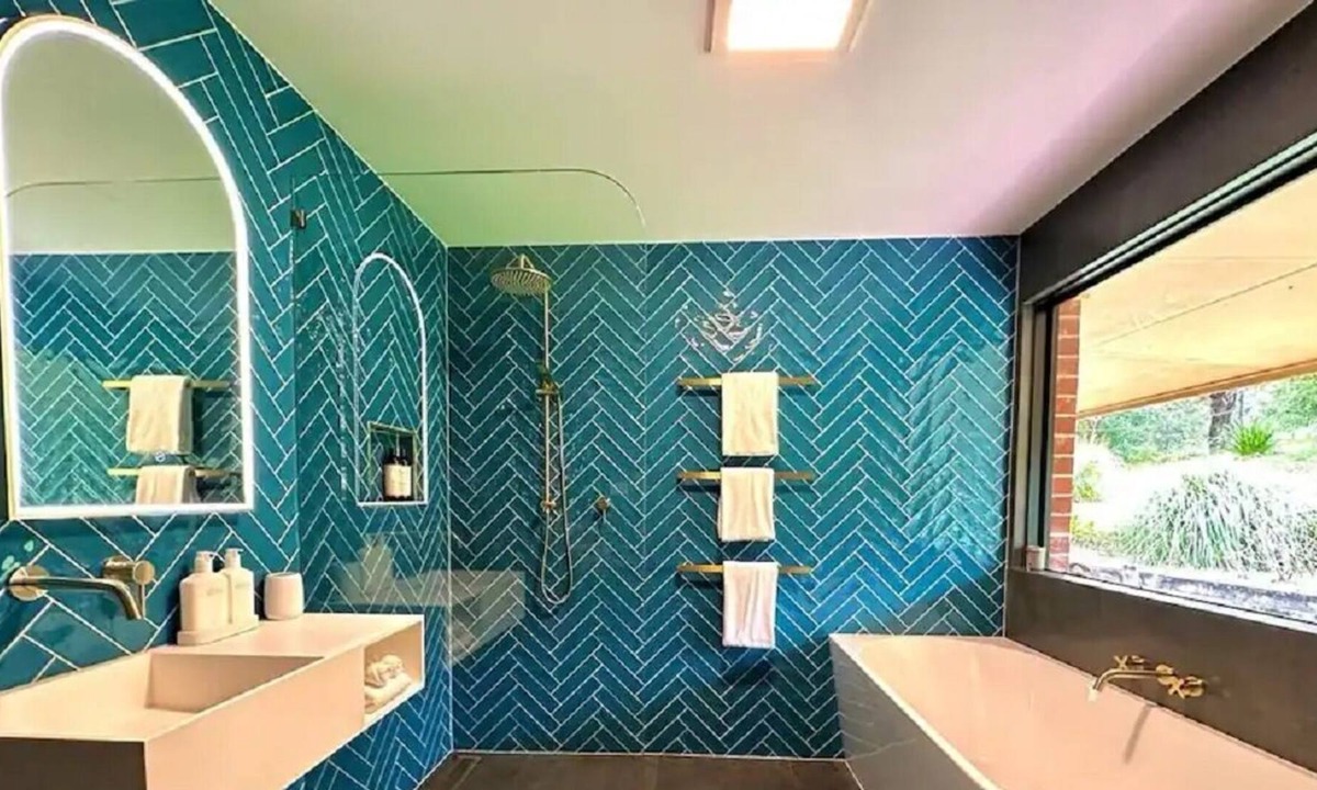 Burringbar House | Vibrant Home on Beautiful Acreage!