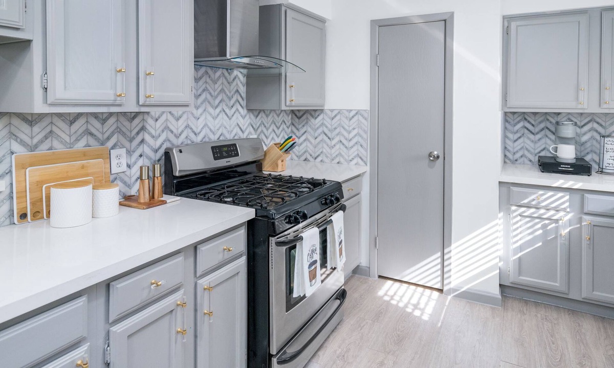 Pasadena House | VIBRANT Houston OASIS with private pool and patio, sleeps 8