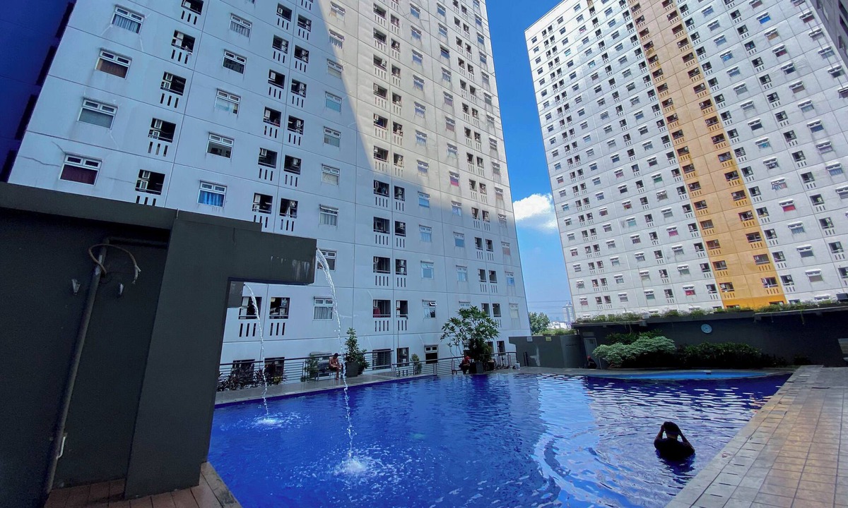 Rawasari Apartment | Vibrant Look 2Br At Apartment Green Pramuka City