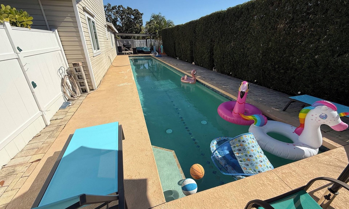 Whitfield House | Vibrant modern boutique/w stunning lap pool