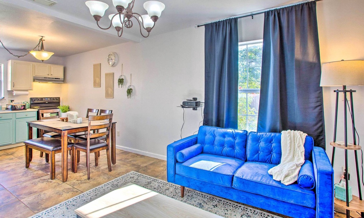 Elmo House | Vibrant Rockwall Home Near Lake Ray Hubbard!